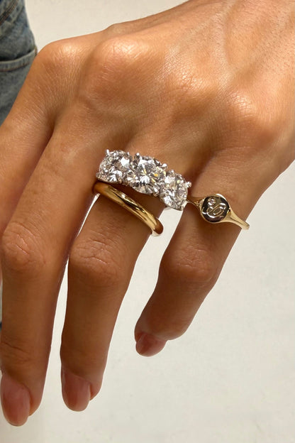 Mini Oval Signet Ring | Yellow Gold