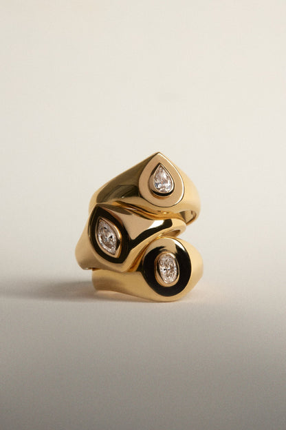 Oval Diamond Signet Ring | Yellow Gold